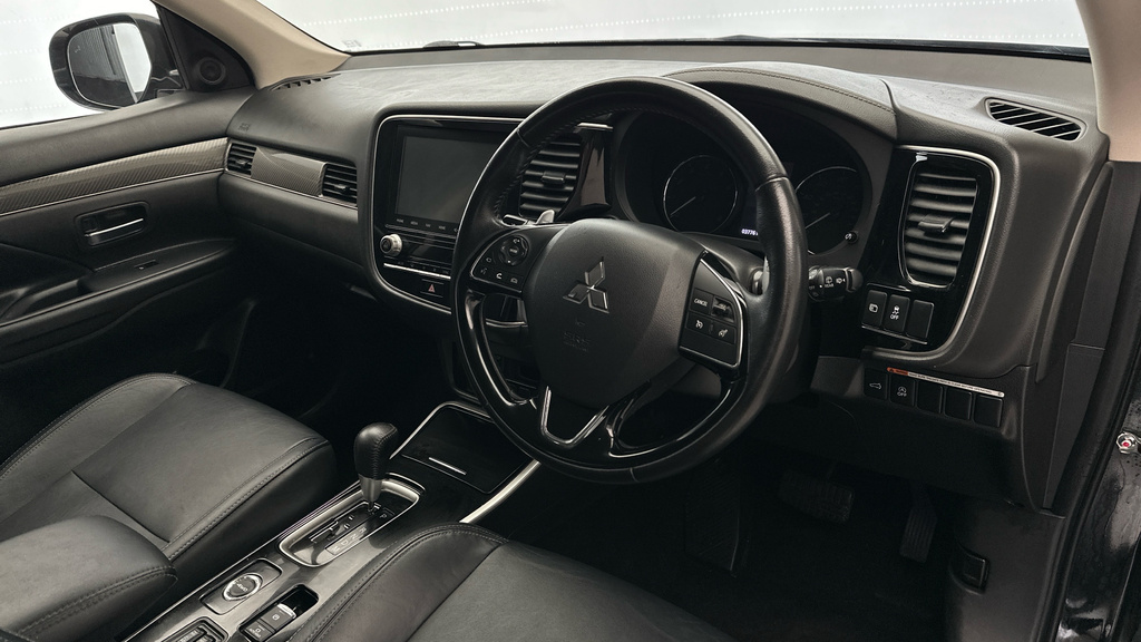 Mitsubishi Outlander Dynamic White #9
