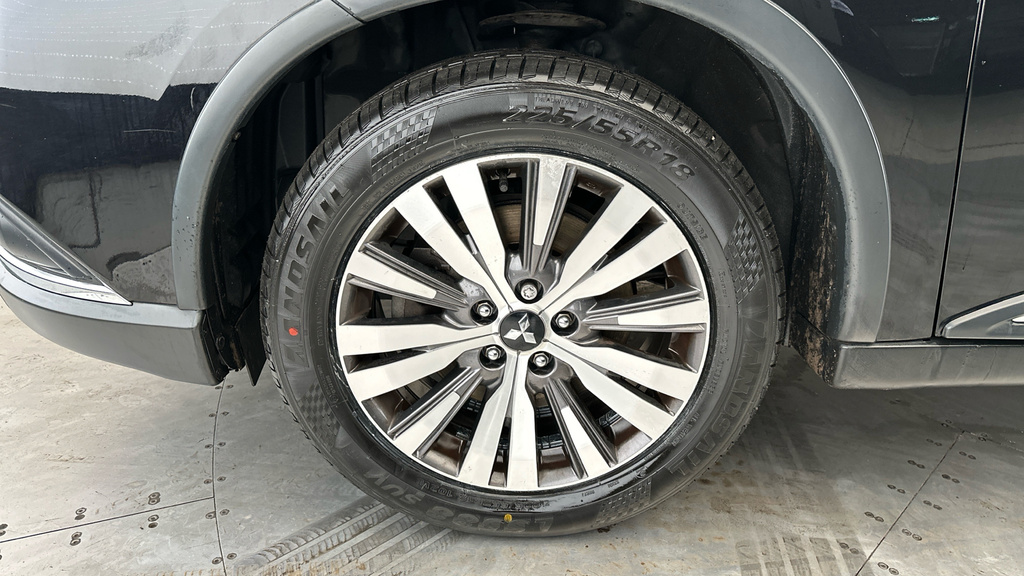 Mitsubishi Outlander Dynamic White #22
