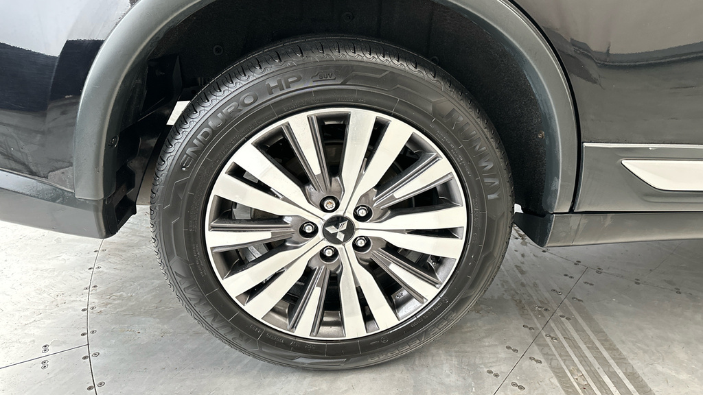 Mitsubishi Outlander Dynamic White #24