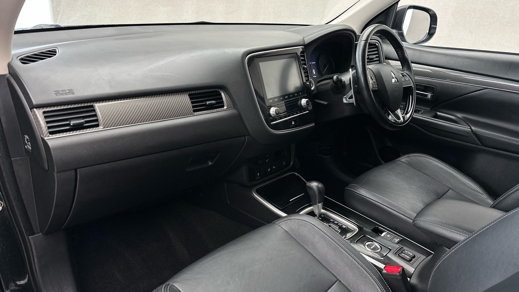 Mitsubishi Outlander Dynamic White #11