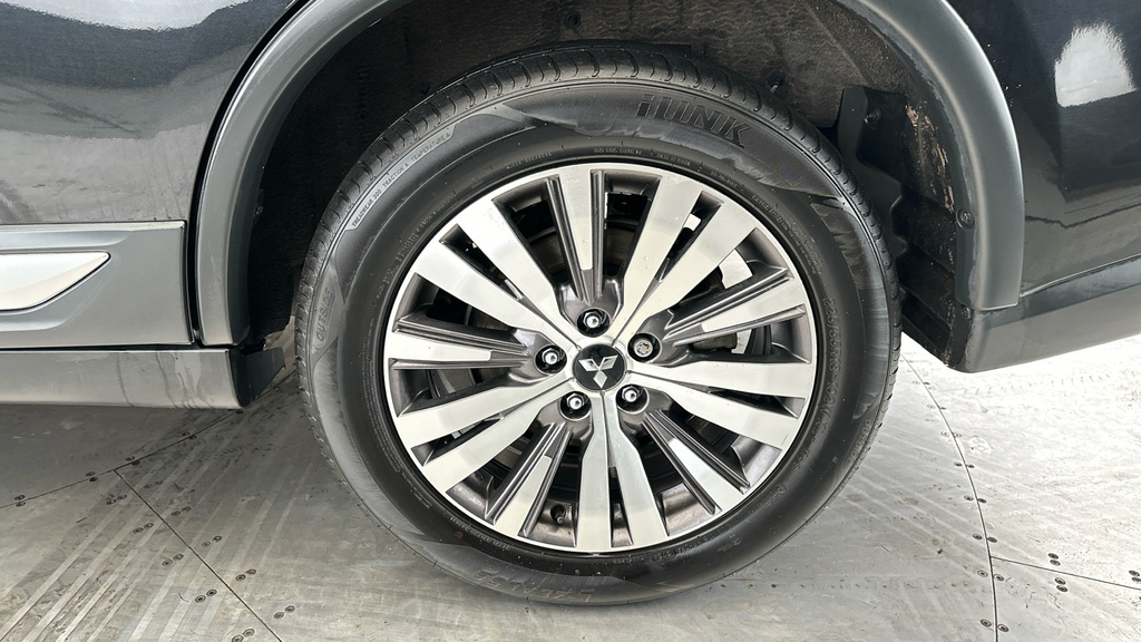 Mitsubishi Outlander Dynamic White #23