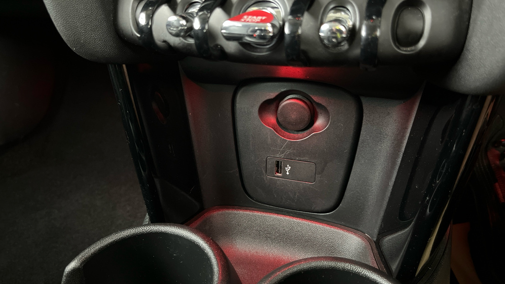 Mini Hatch 1.5 Cooper Exclusive Steptronic Brown #17
