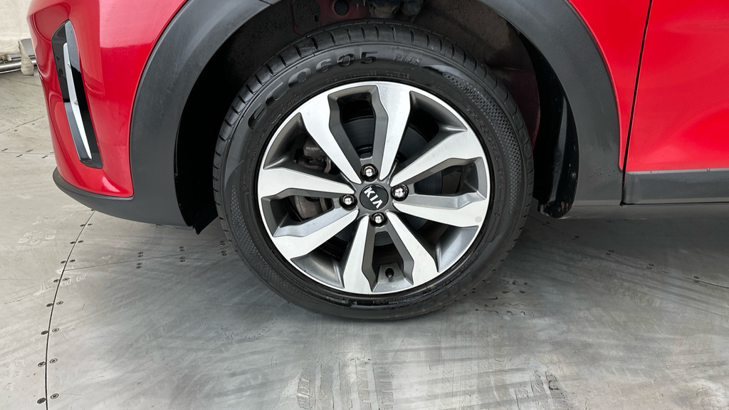 Kia Stonic Maxx White #21