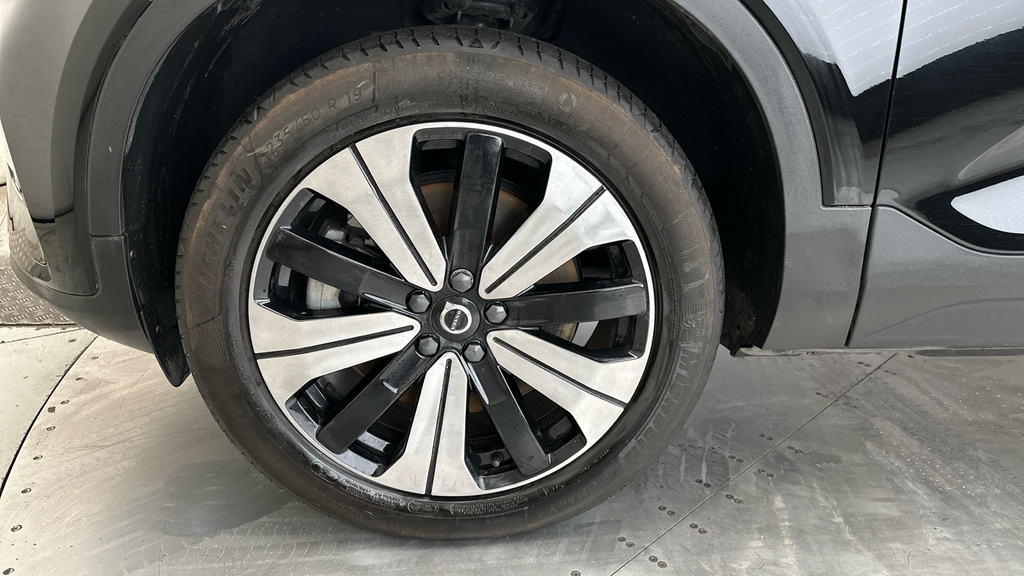 Volvo XC40 Ultimate Red #24