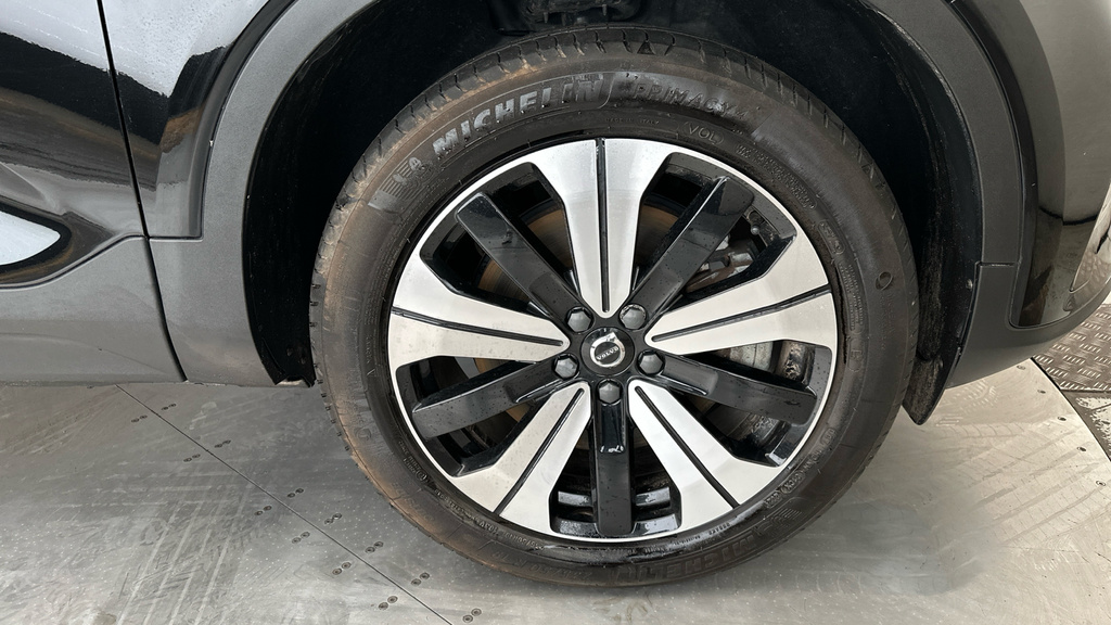 Volvo XC40 Ultimate Red #27