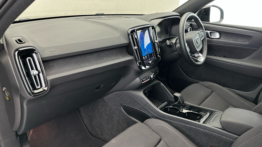 Volvo XC40 Ultimate Red #14