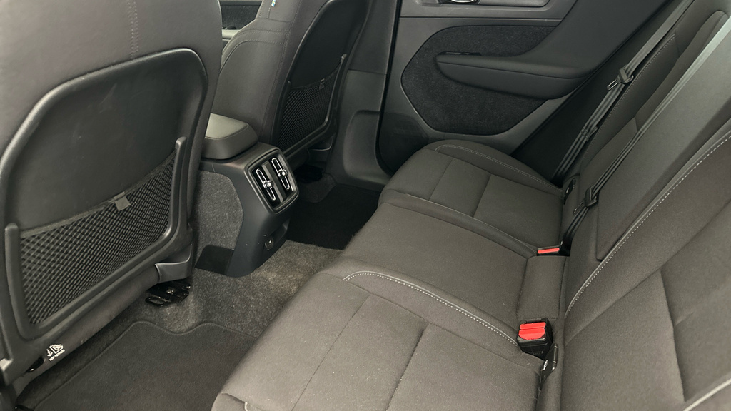 Volvo XC40 Ultimate Red #21