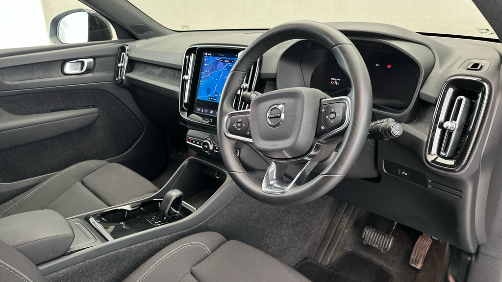 Volvo XC40 Ultimate Red #13