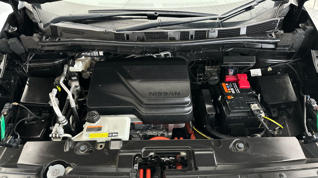 Nissan Leaf Hatchback Grey #21