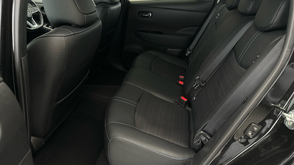 Nissan Leaf Hatchback Grey #19