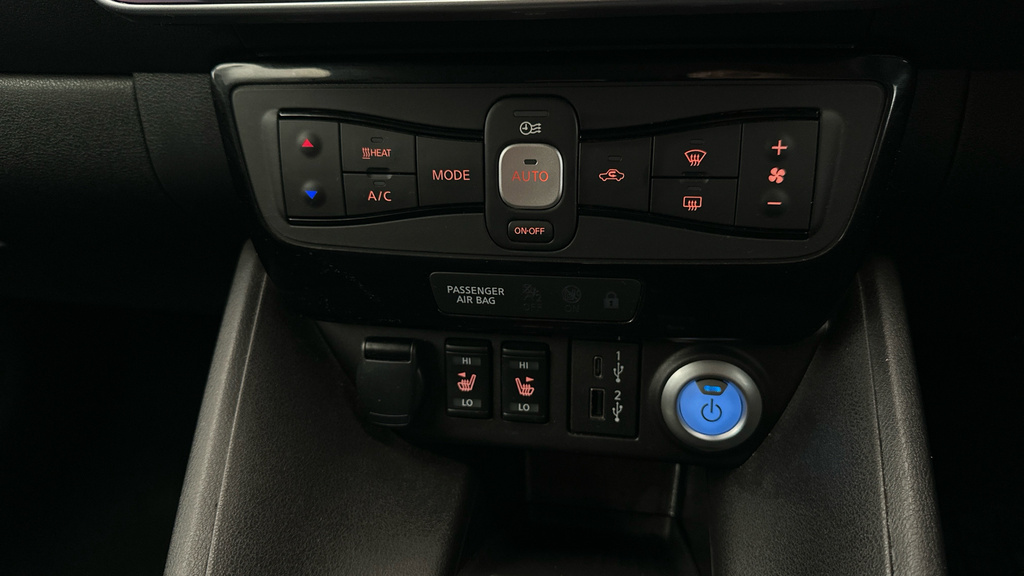 Nissan Leaf Hatchback Grey #17
