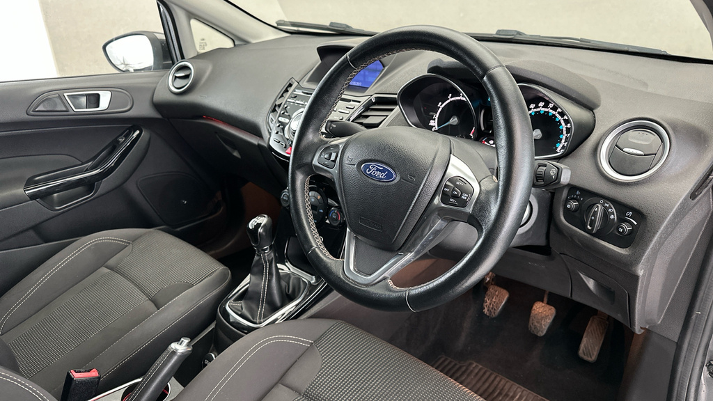 Ford Fiesta 1.6 Titanium Navigation Powershift Black #9