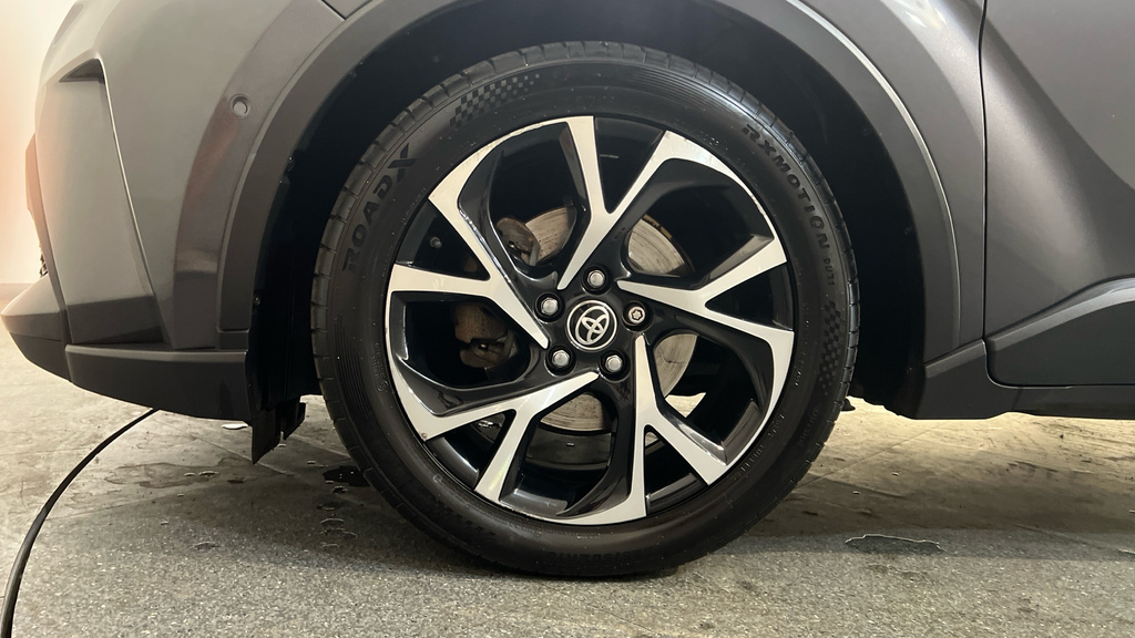 Toyota C-Hr Dynamic Silver #18