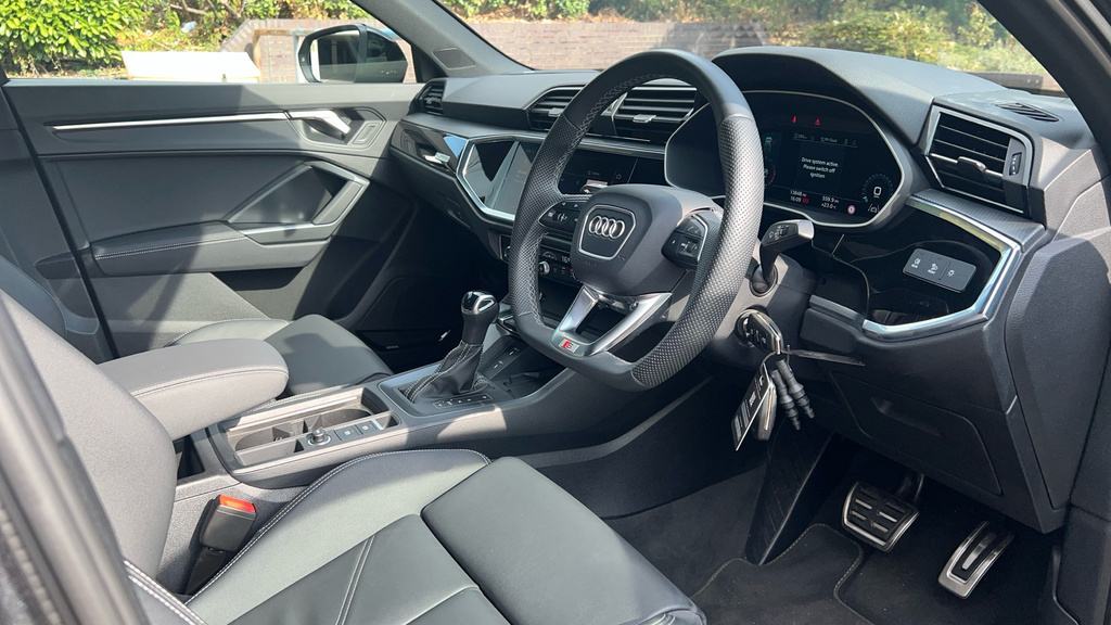 Audi Q3 S Line Black #9