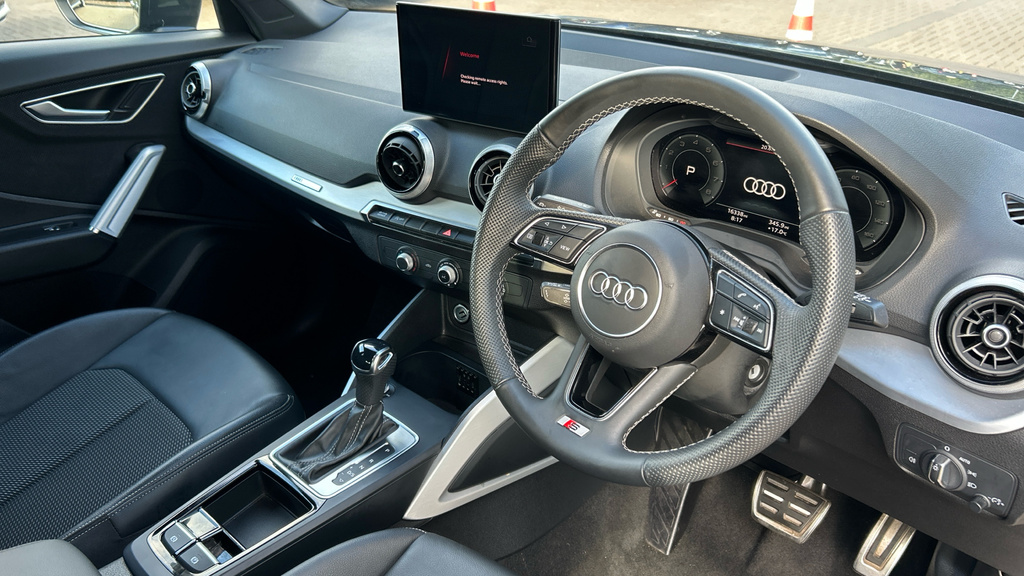Audi Q2 Black Edition Black #9