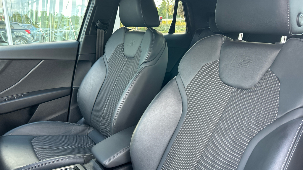 Audi Q2 Black Edition Black #22