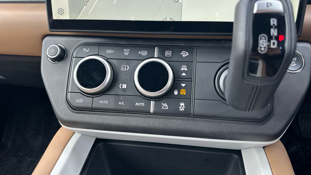 Land Rover Defender Octa  #66