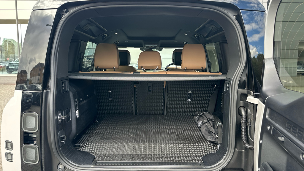 Land Rover Defender Octa  #14