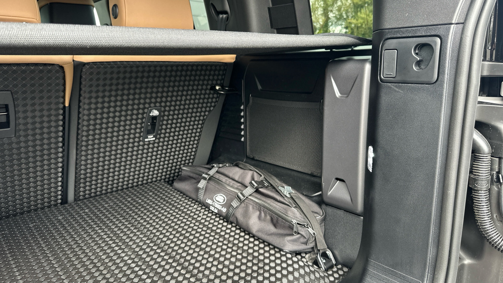 Land Rover Defender Octa  #32