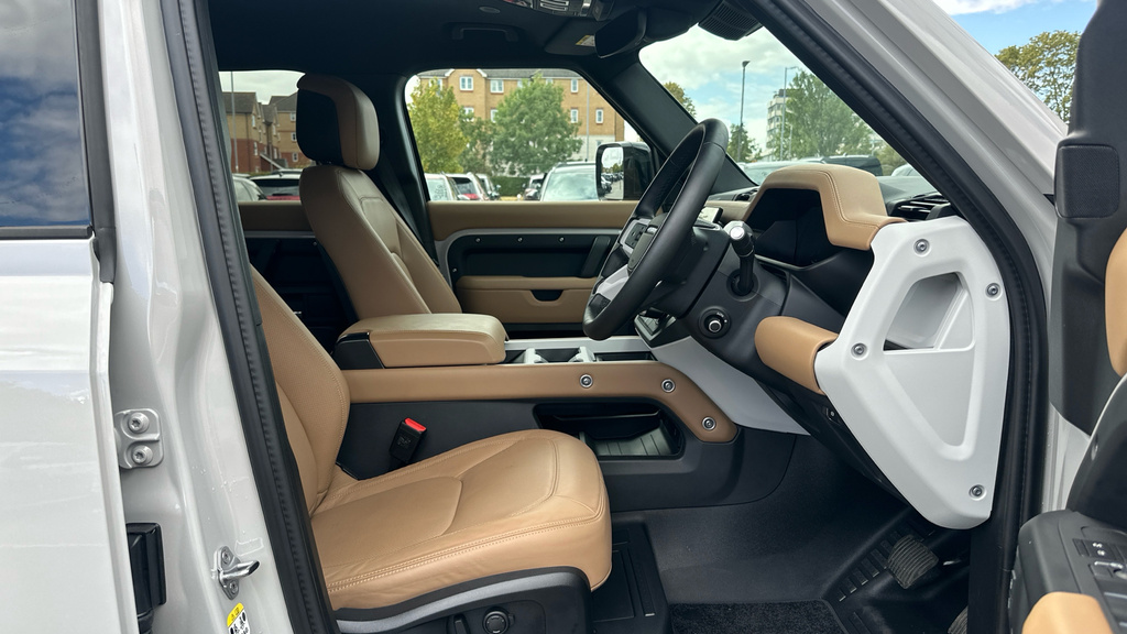 Land Rover Defender Octa  #50