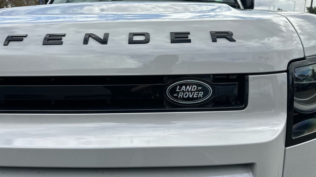 Land Rover Defender Octa  #38