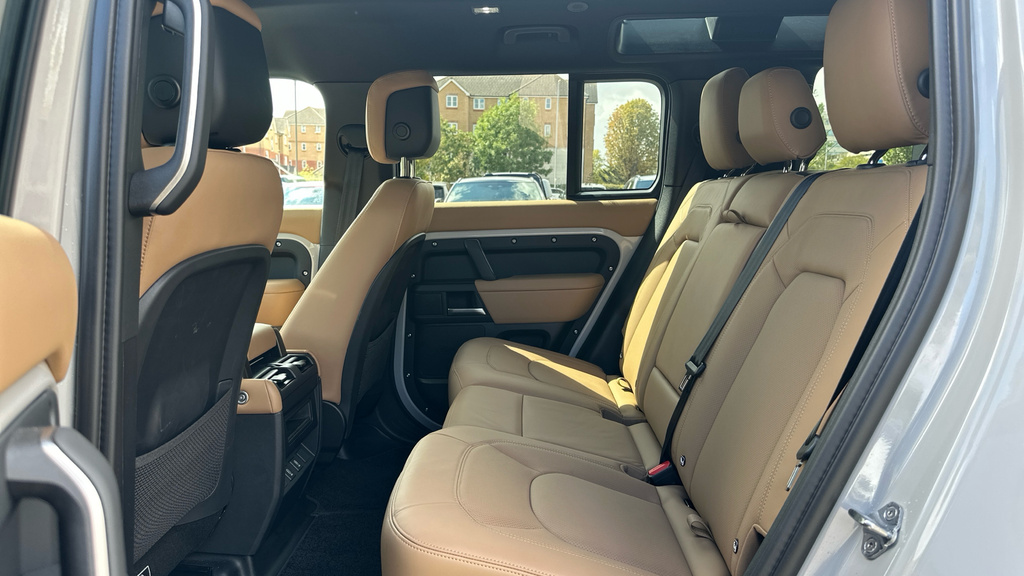 Land Rover Defender Octa  #13