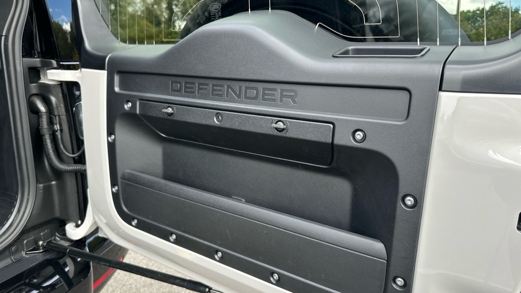 Land Rover Defender Octa  #30