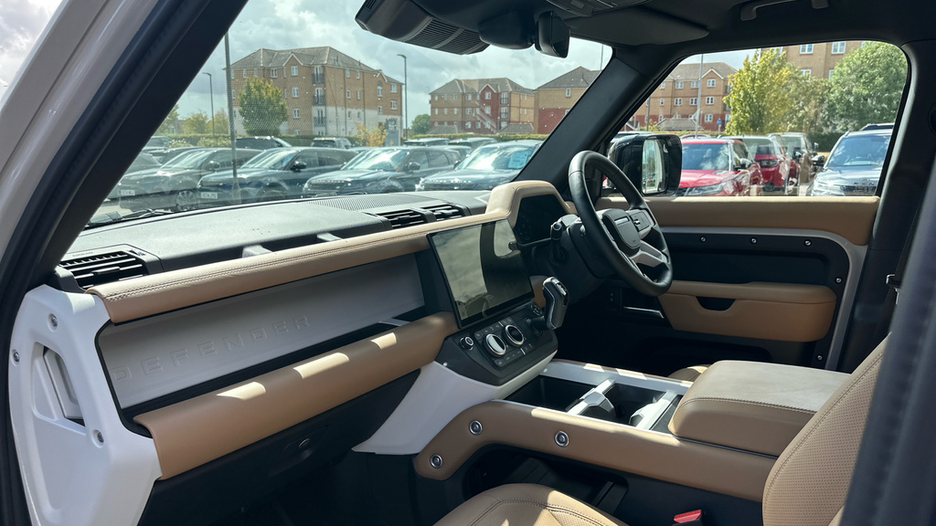 Land Rover Defender Octa  #10