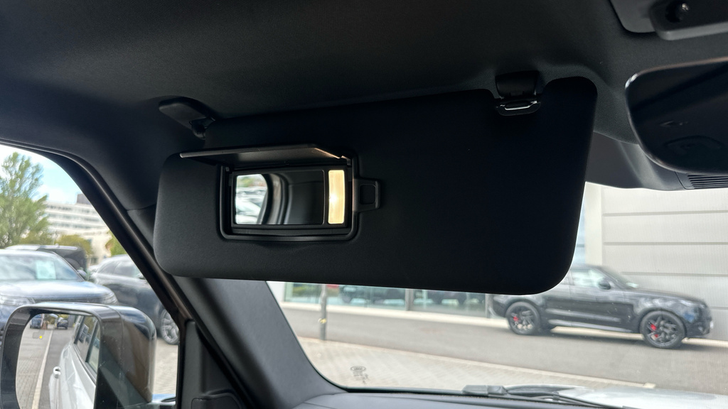Land Rover Defender Octa  #75
