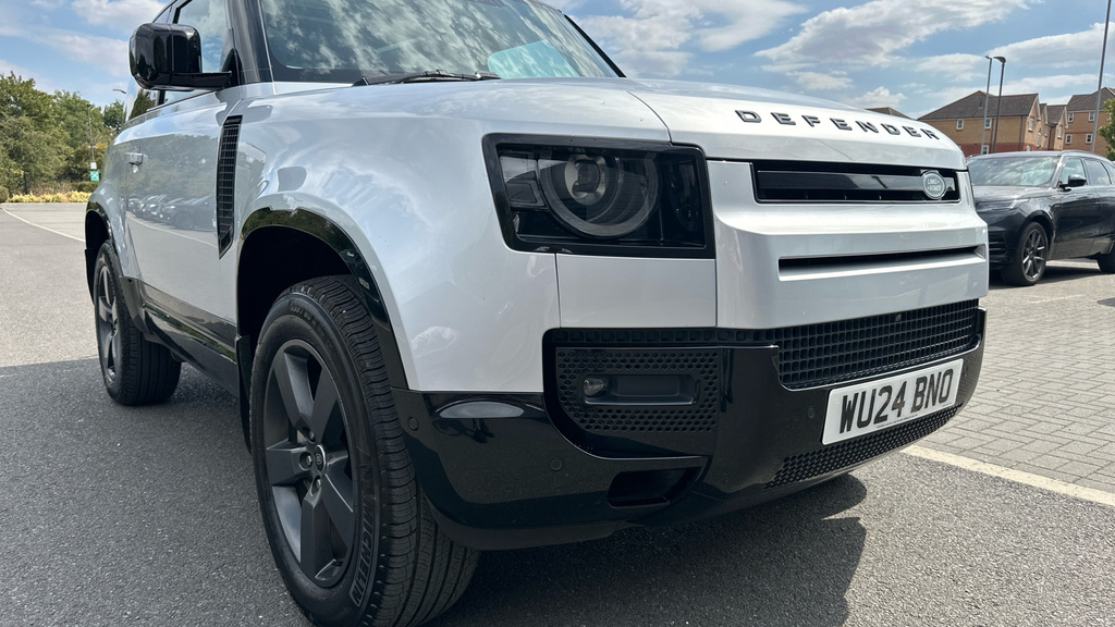 Land Rover Defender Ariya Evolve Green #31