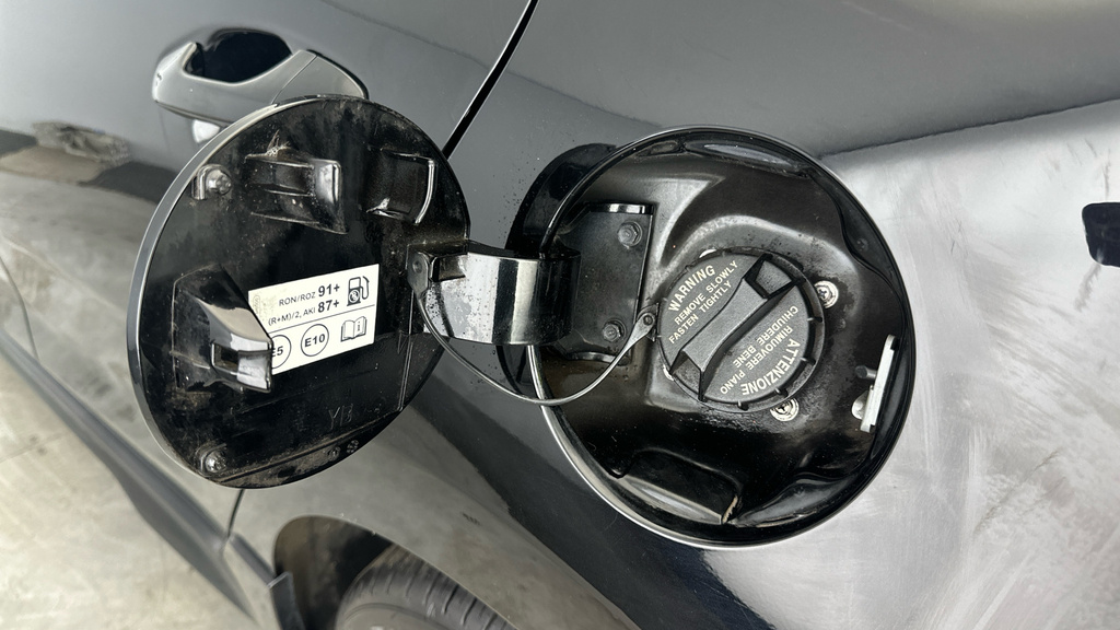 Kia RIO Hatchback Grey #32