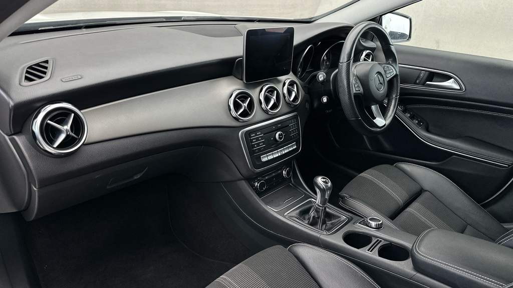Mercedes-Benz GLA Class Gla 220 Amg Line Premium D 4Matic Grey #10