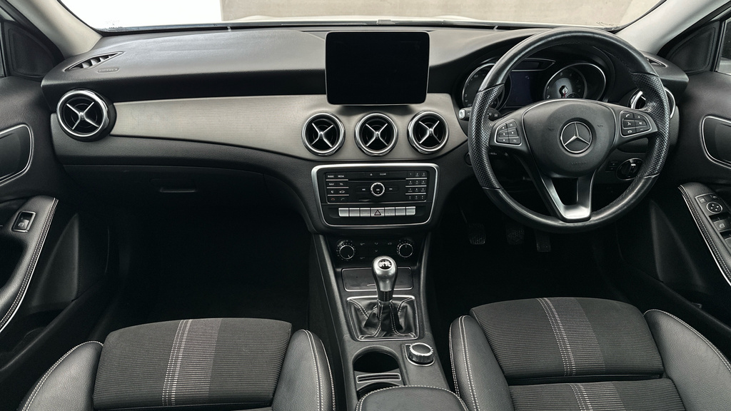 Mercedes-Benz GLA Class Gla 220 Amg Line Premium D 4Matic Grey #11