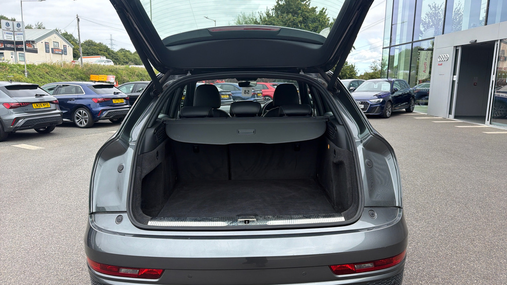 Audi Q3  Silver #18