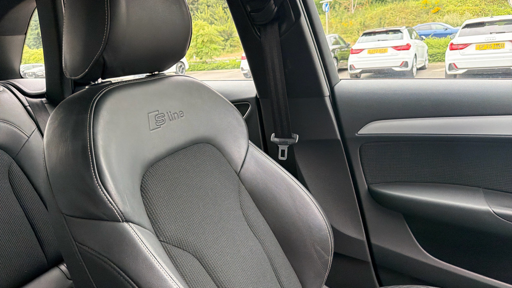 Audi Q3  Silver #48