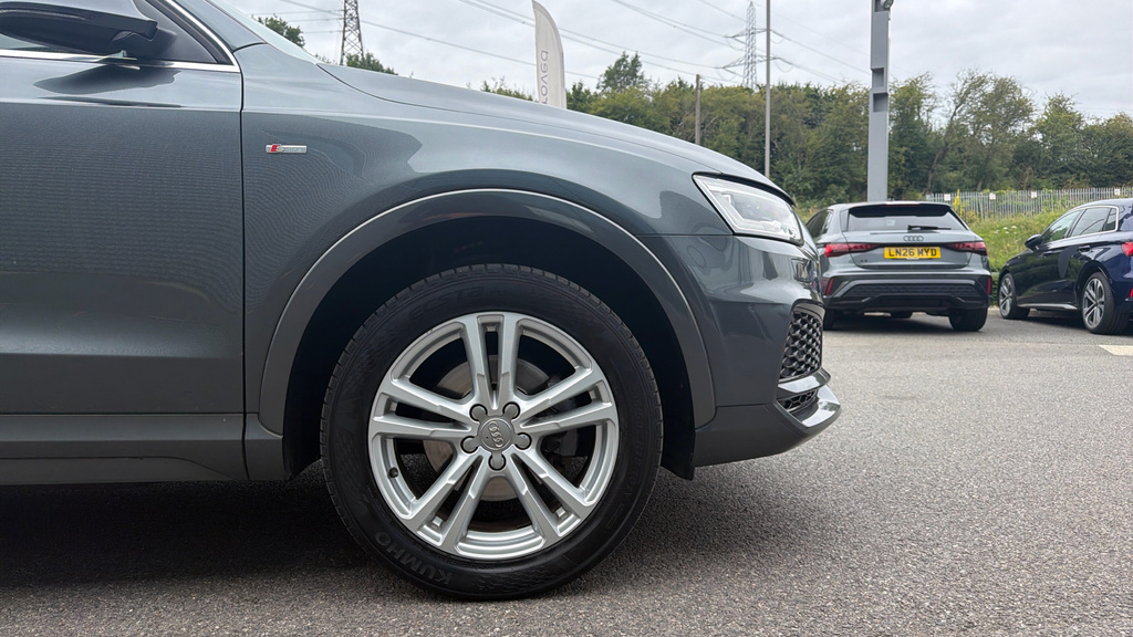 Audi Q3  Silver #20