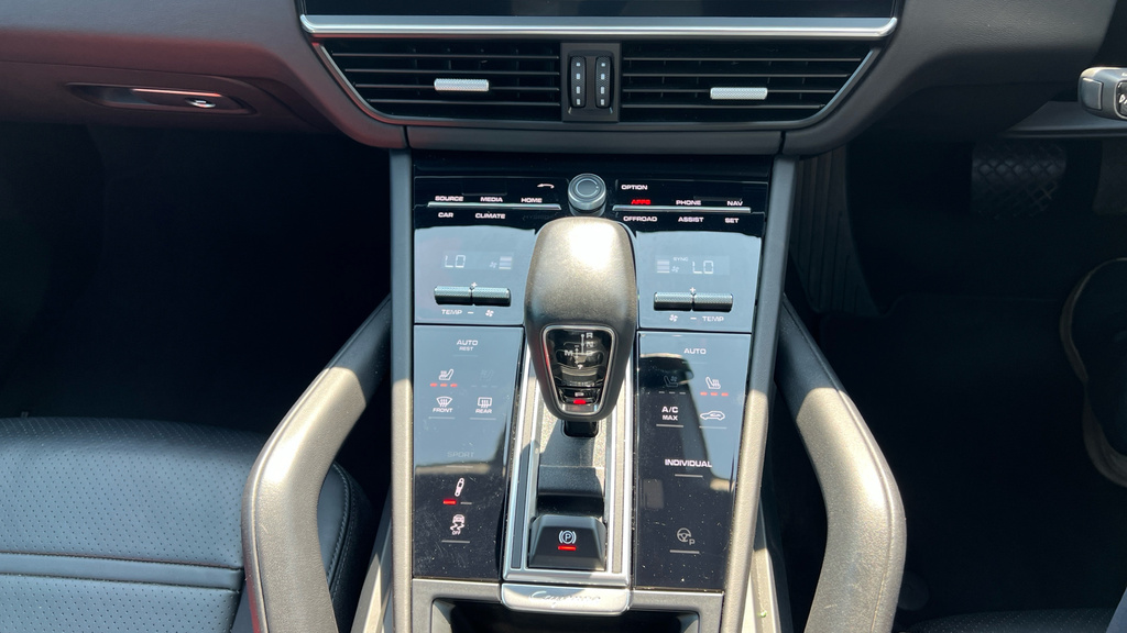 Porsche Cayenne V6 Automatic White #57
