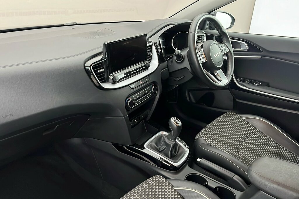Kia Ceed 1.5 T-gdi 3 Hatchback Euro 6 S Black #2