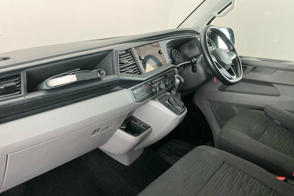 Volkswagen Transporter Shuttle Se Lwb 150 Ps 2.0 Tdi 7Sp Dsg Black #2