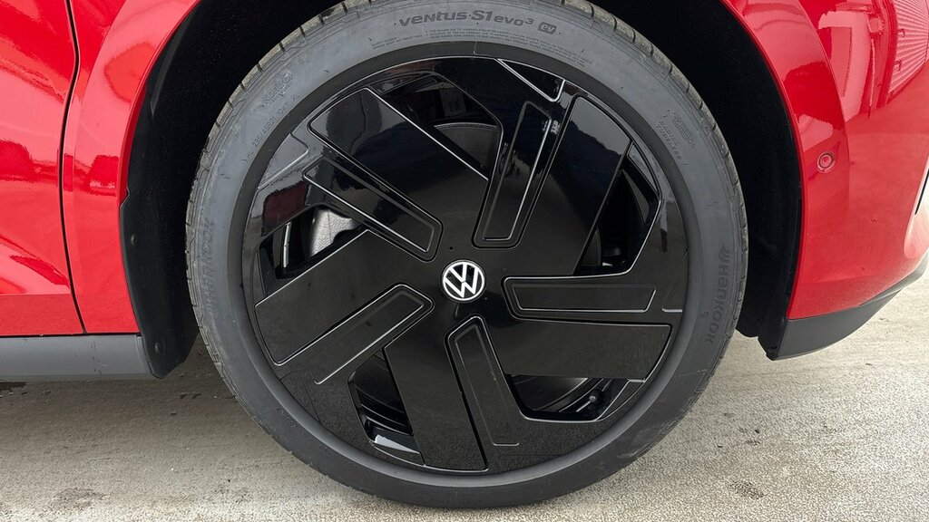 Volkswagen ID.Buzz Gtx 4Motion 7-Seat Lwb 340 Ps 86 Kwh Pro Red #5