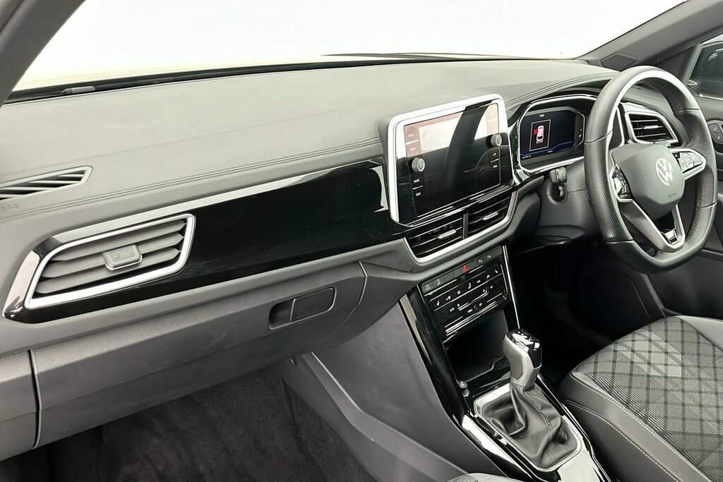 Volkswagen T-Roc R-line 1.5 Tsi 150Ps 7-Speed Dsg Black #2