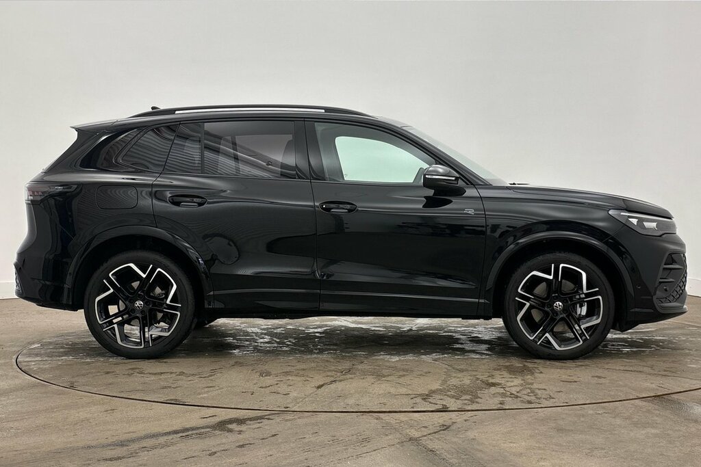 Volkswagen Tiguan R-line 2.0 Tdi 150 Ps 7-Speed Dsg Black #4