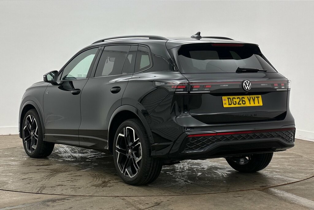 Volkswagen Tiguan R-line 2.0 Tdi 150 Ps 7-Speed Dsg Black #3