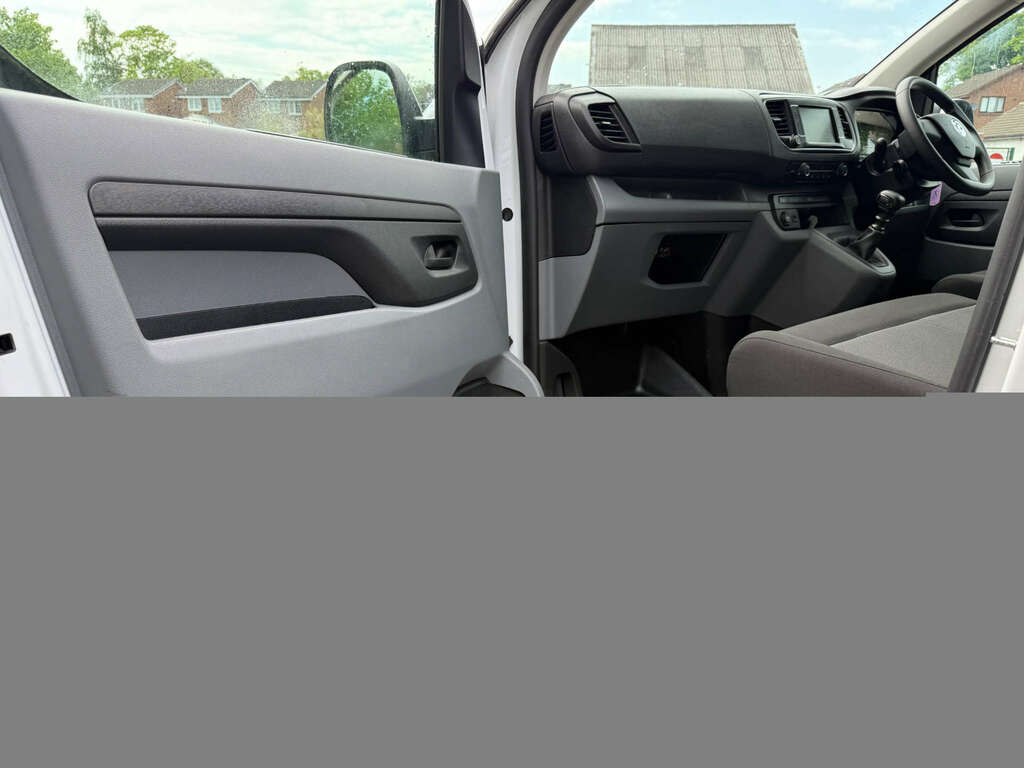 Vauxhall Vivaro 1.5 Vivaro F2900 Dynamic Ss White