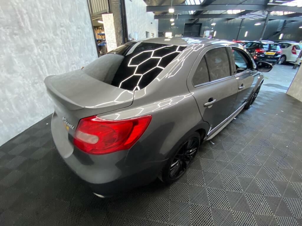 Suzuki Kizashi 2.4 Sport 179 Bhp 4X4 Silver #9
