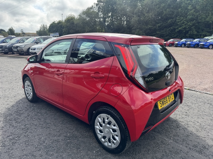 Toyota Aygo 1.0 Vvt-i X-play Red #5