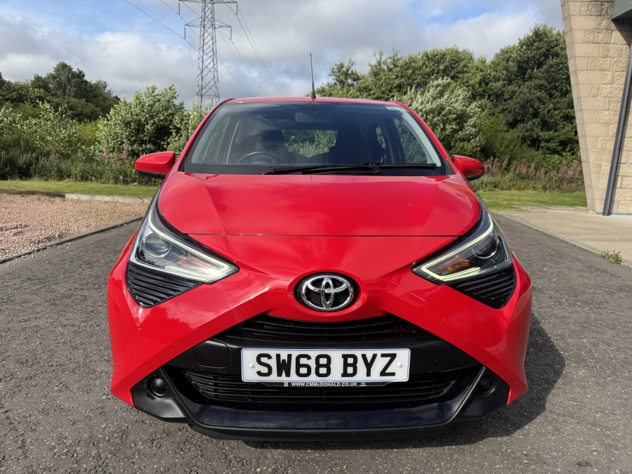 Toyota Aygo 1.0 Vvt-i X-play Red #2