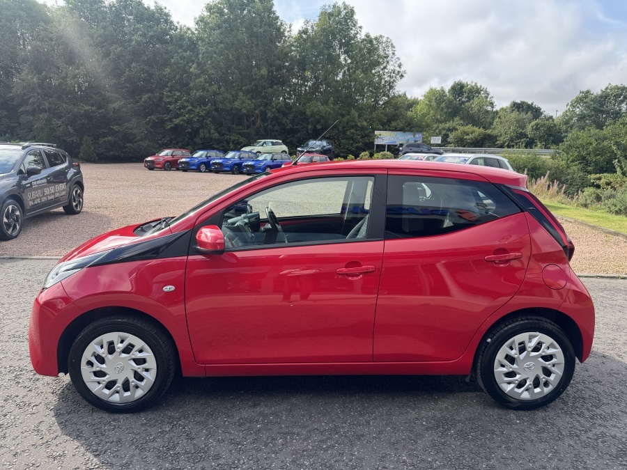 Toyota Aygo 1.0 Vvt-i X-play Red #4
