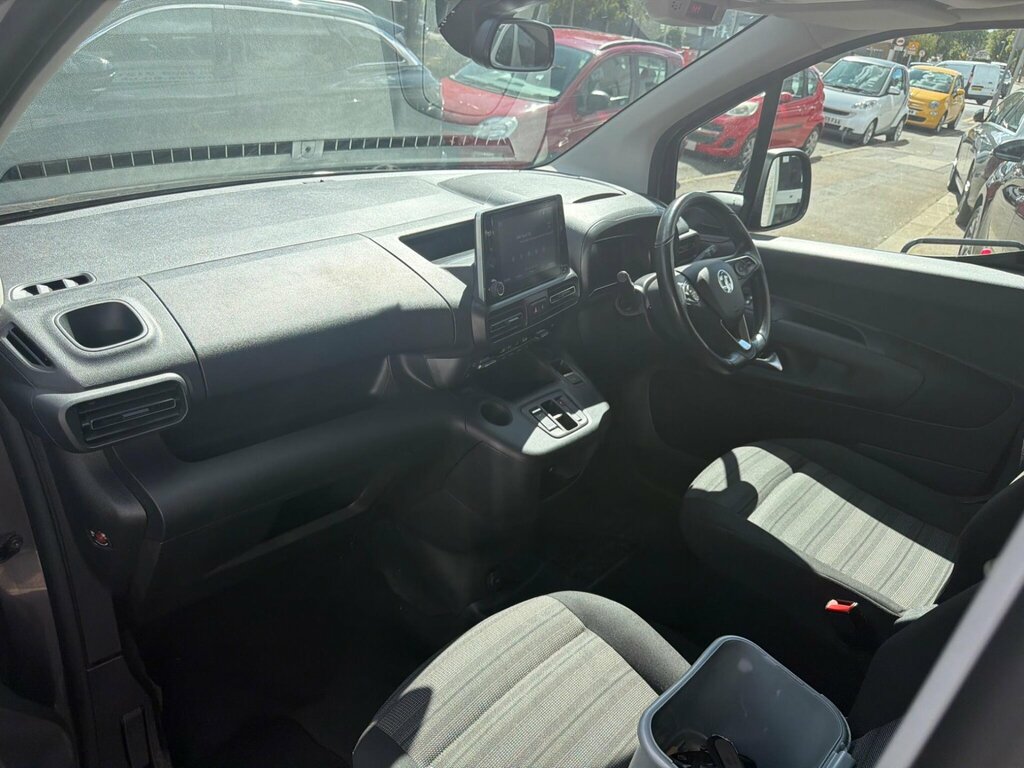Vauxhall Combo-e Life Dynamic White #8