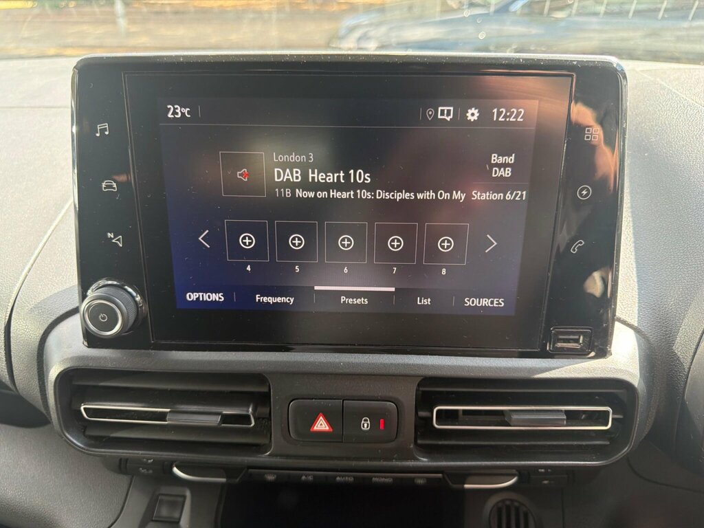 Vauxhall Combo-e Life Dynamic White #7
